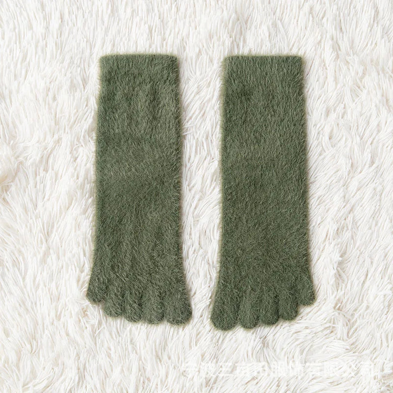 Cozy five-toe socks made of coral fleece, warm and fluffy