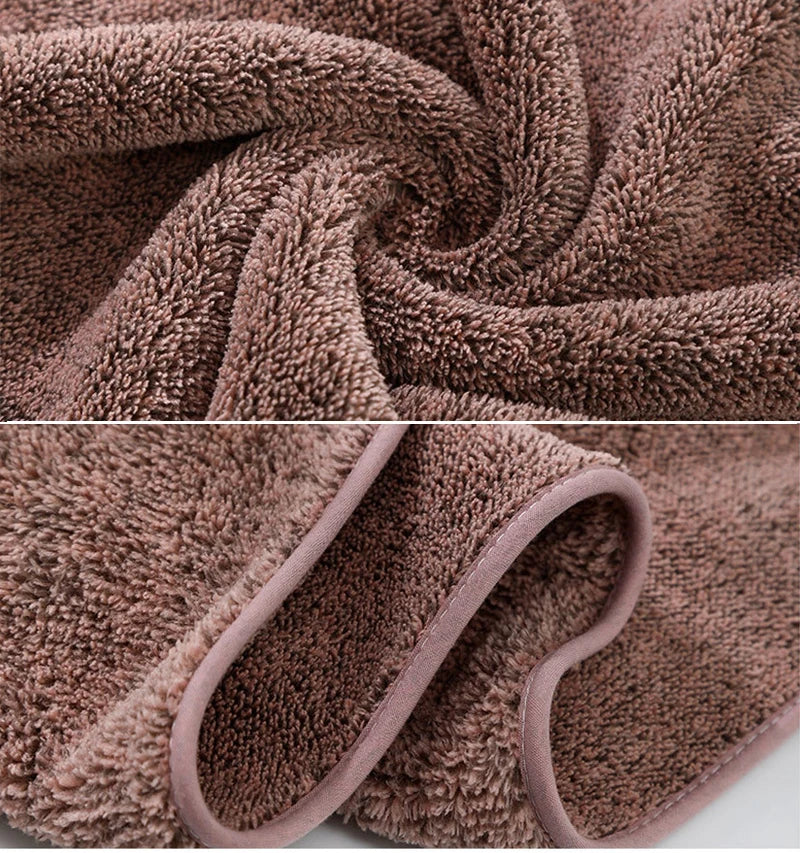 Bath towel that can be used as a bathrobe