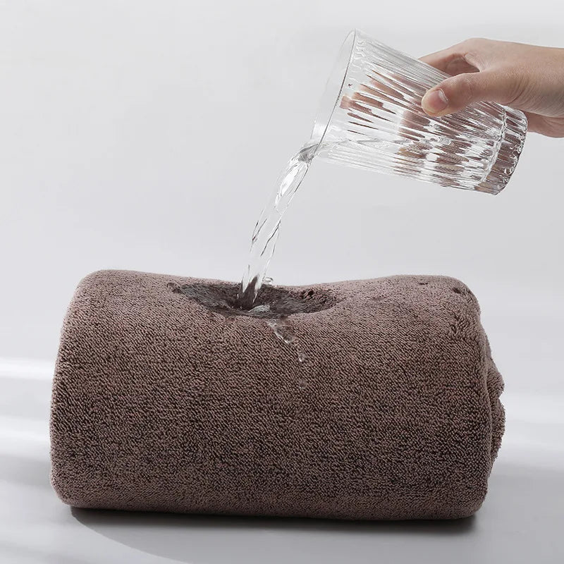 Bath towel that can be used as a bathrobe
