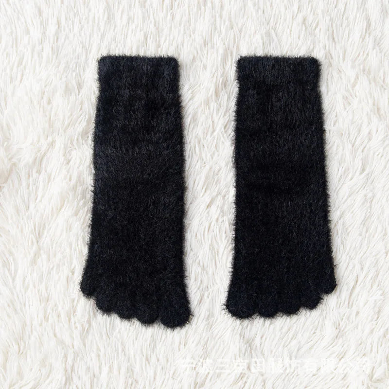 Cozy five-toe socks made of coral fleece, warm and fluffy