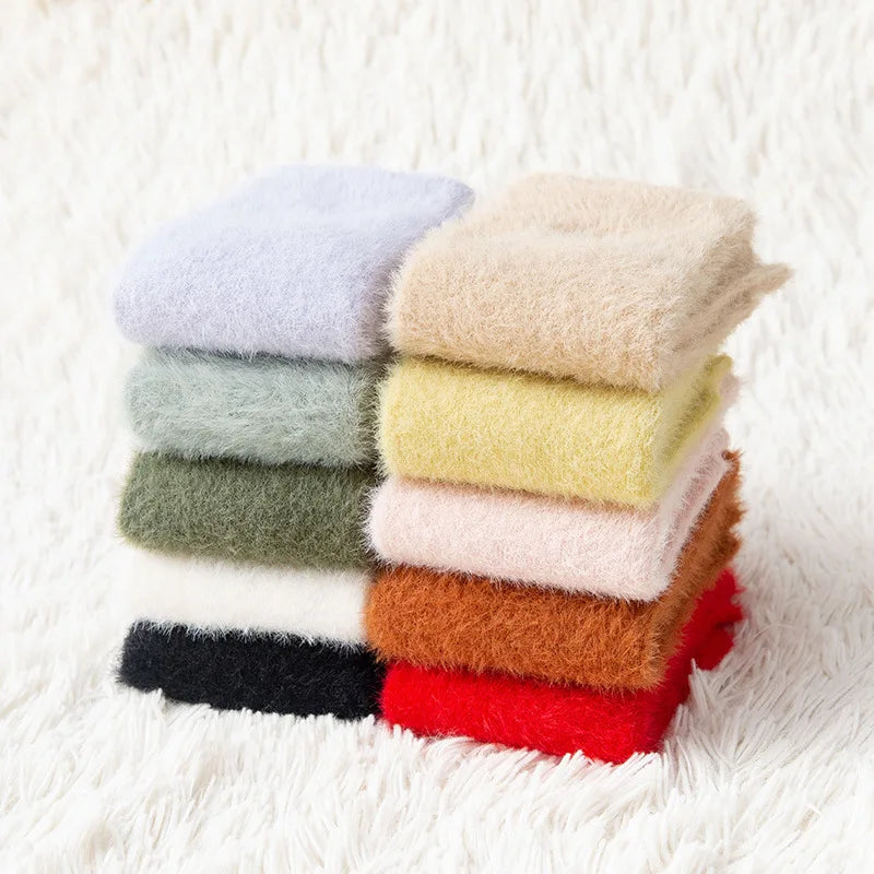 Cozy five-toe socks made of coral fleece, warm and fluffy