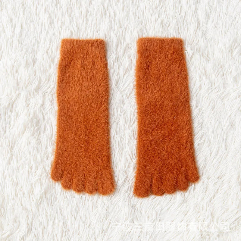 Cozy five-toe socks made of coral fleece, warm and fluffy