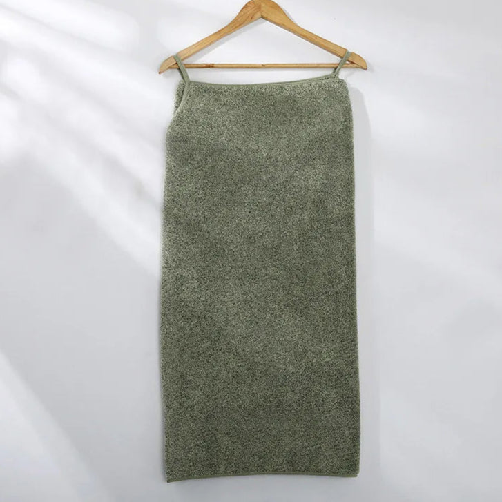 Bath towel that can be used as a bathrobe