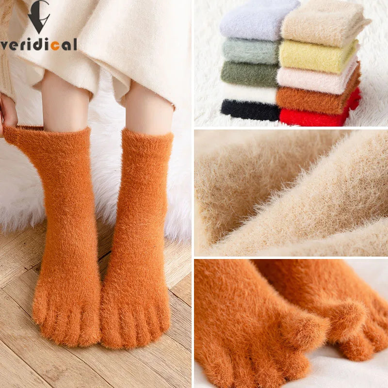 Cozy five-toe socks made of coral fleece, warm and fluffy