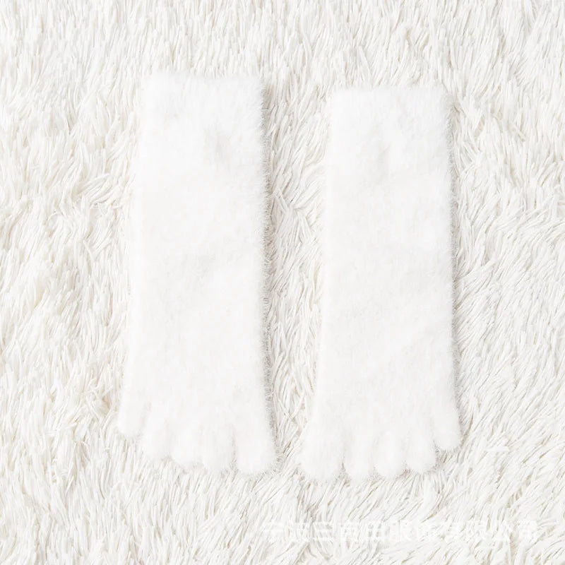 Cozy five-toe socks made of coral fleece, warm and fluffy
