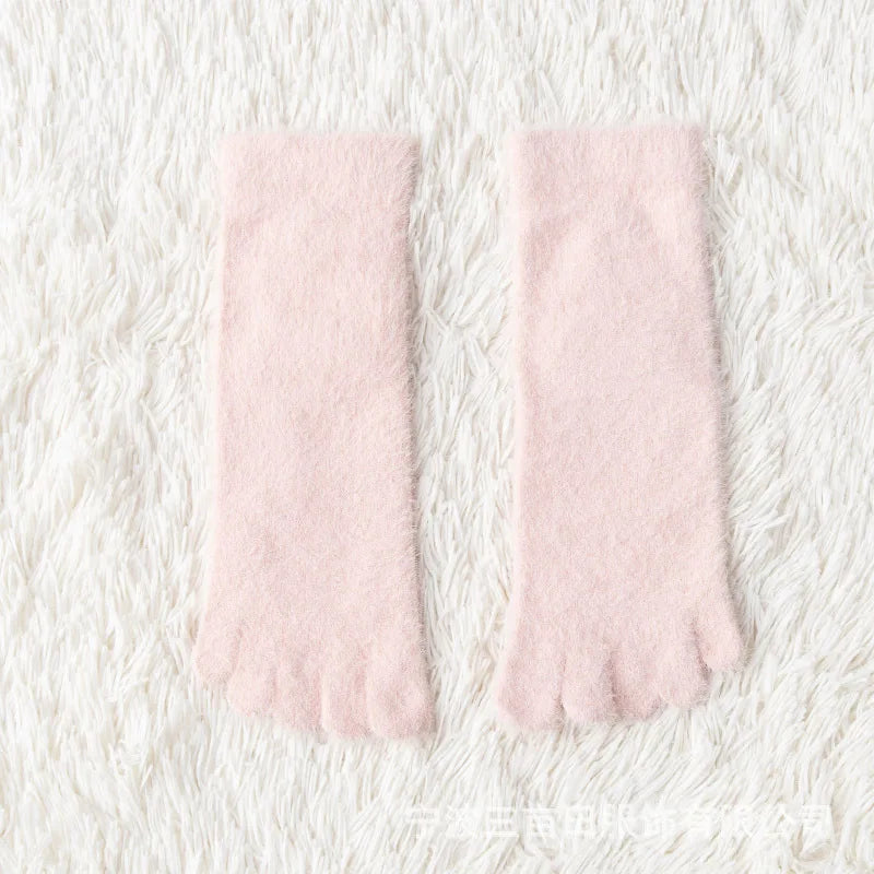 Cozy five-toe socks made of coral fleece, warm and fluffy