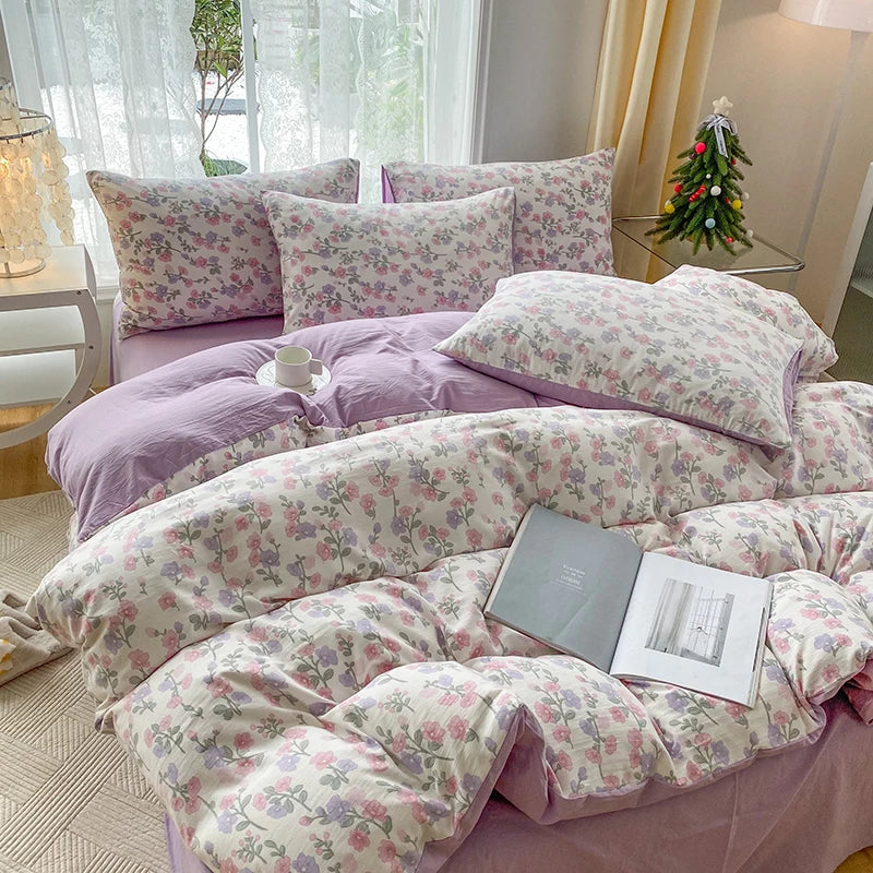 3-piece bedding set with floral and heart print