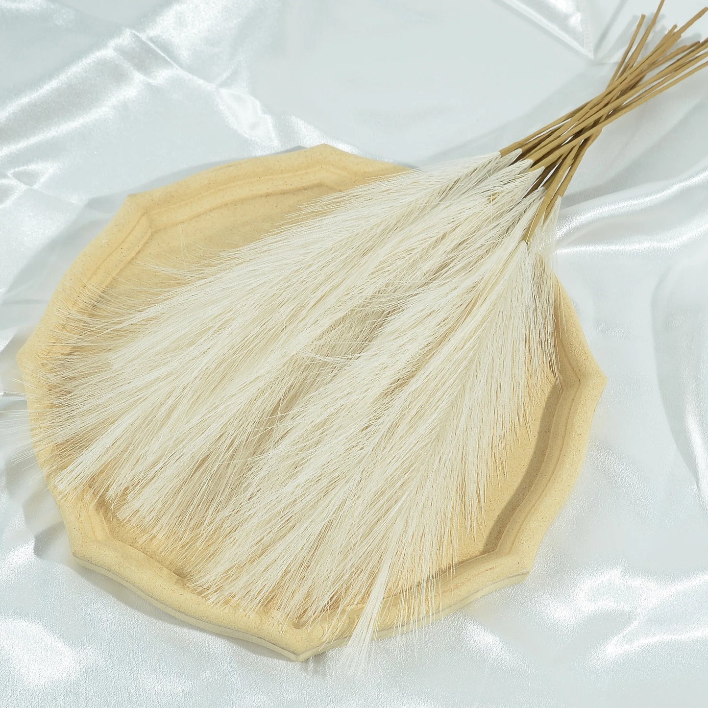Artificial pampas grass