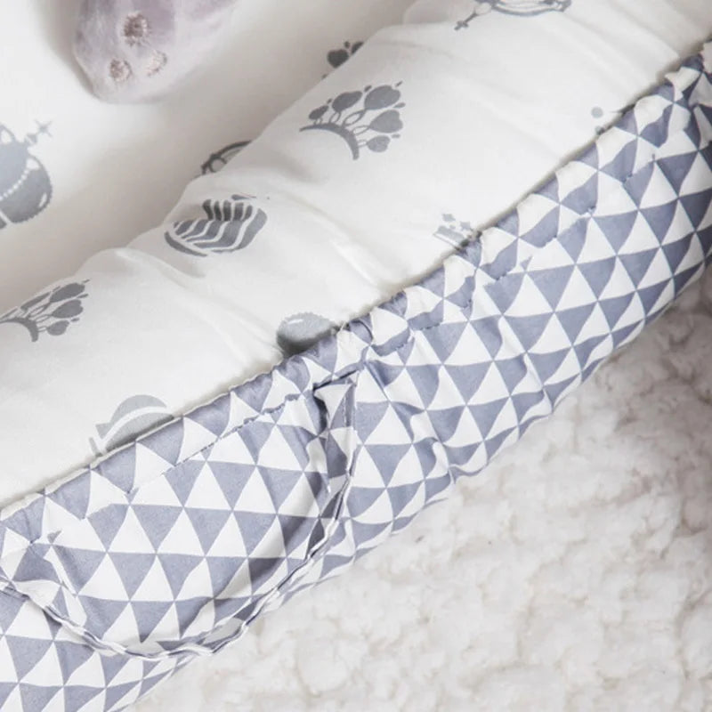 Nid bébé douillet avec oreiller – Berceau portable et sécurisant