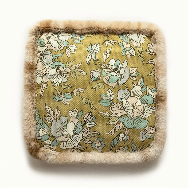 Un coussin bohème à imprimé floral pour sublimer votre déco