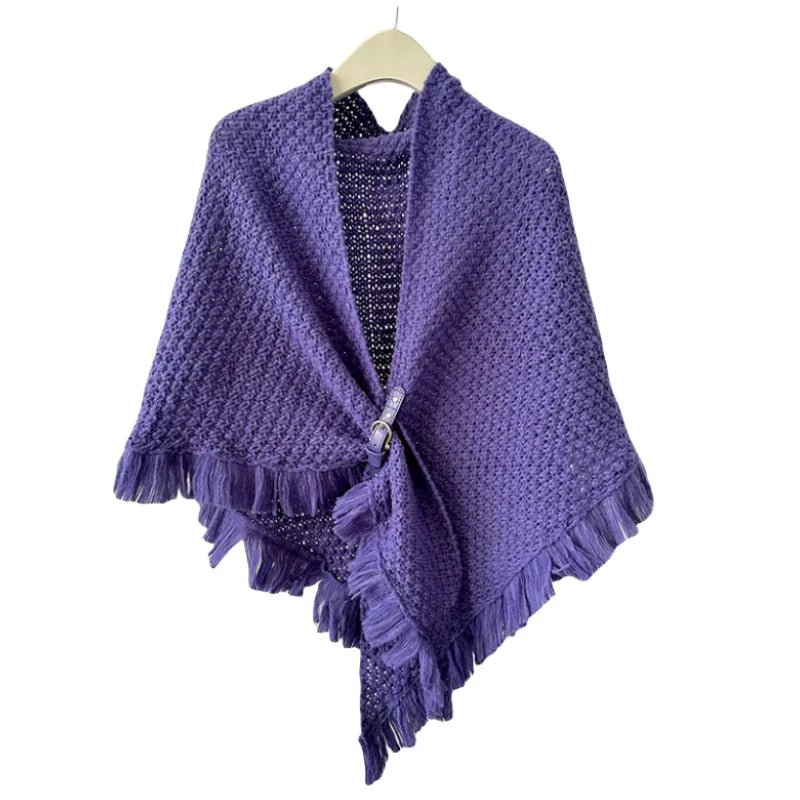 Warm triangle knitted cape, elegant and cocooning style