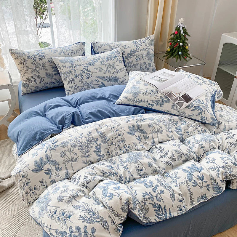3-piece bedding set with floral and heart print