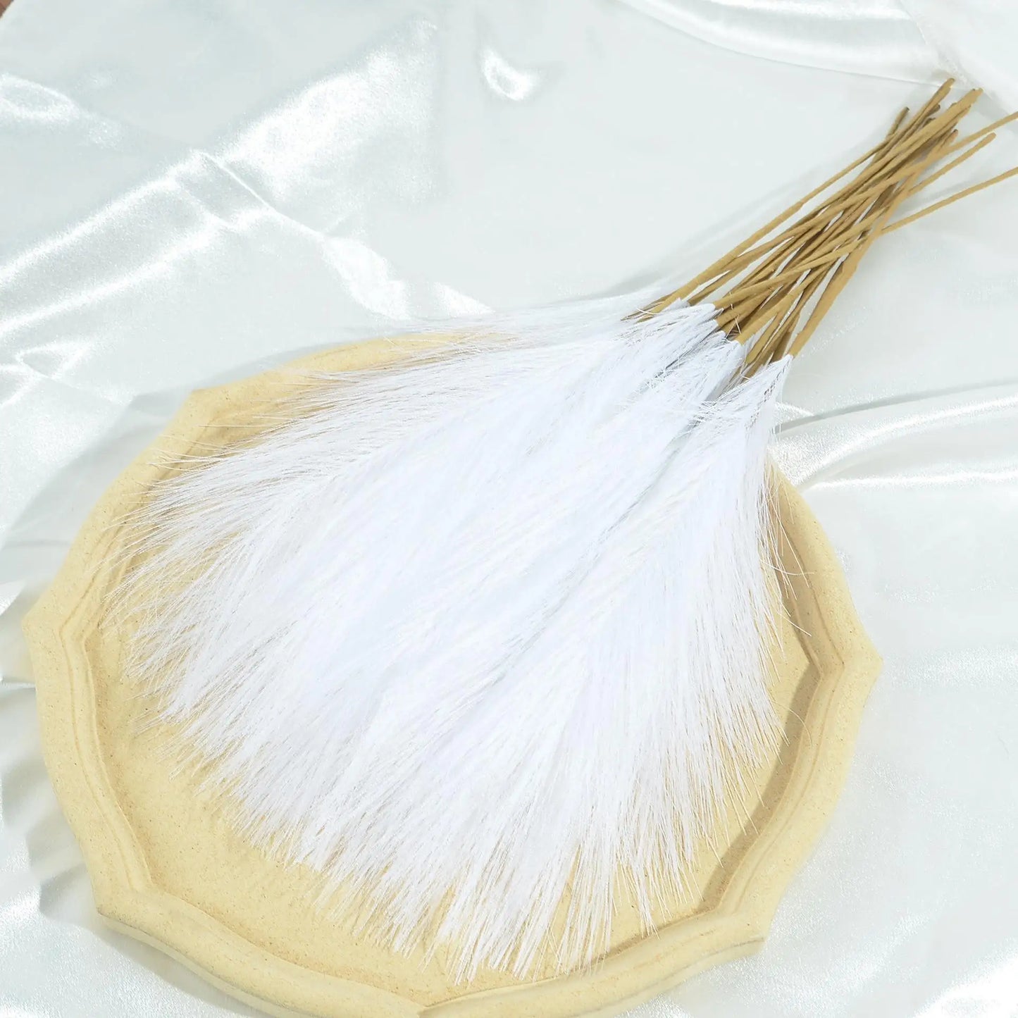 Artificial pampas grass