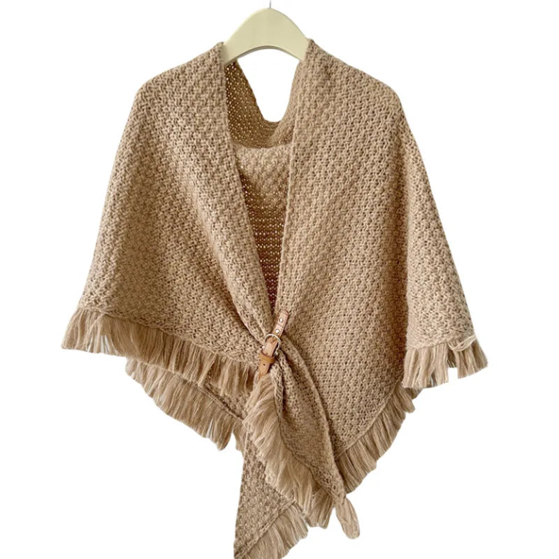Warm triangle knitted cape, elegant and cocooning style