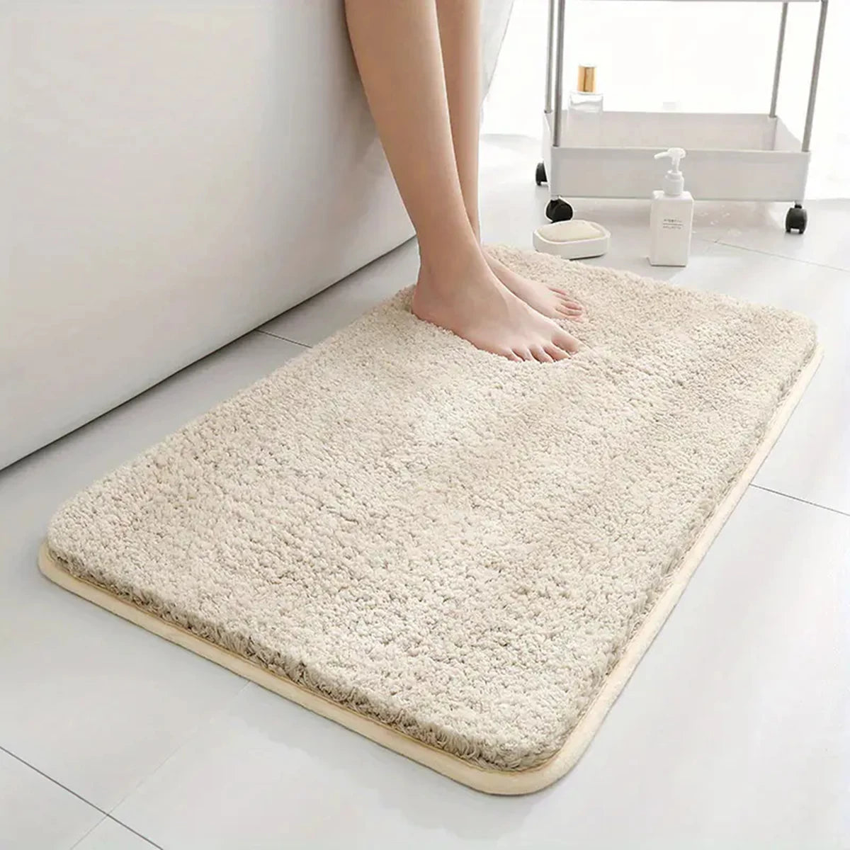 Absorbent and non-slip bath mat