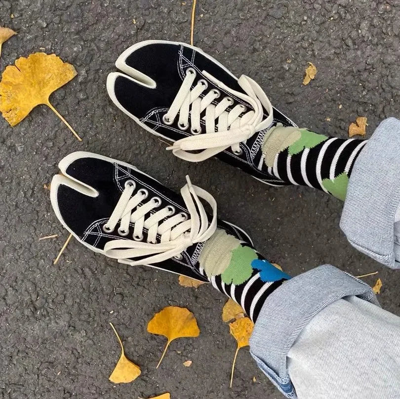 Japanese cotton mid-calf socks with two toes and cute patterns