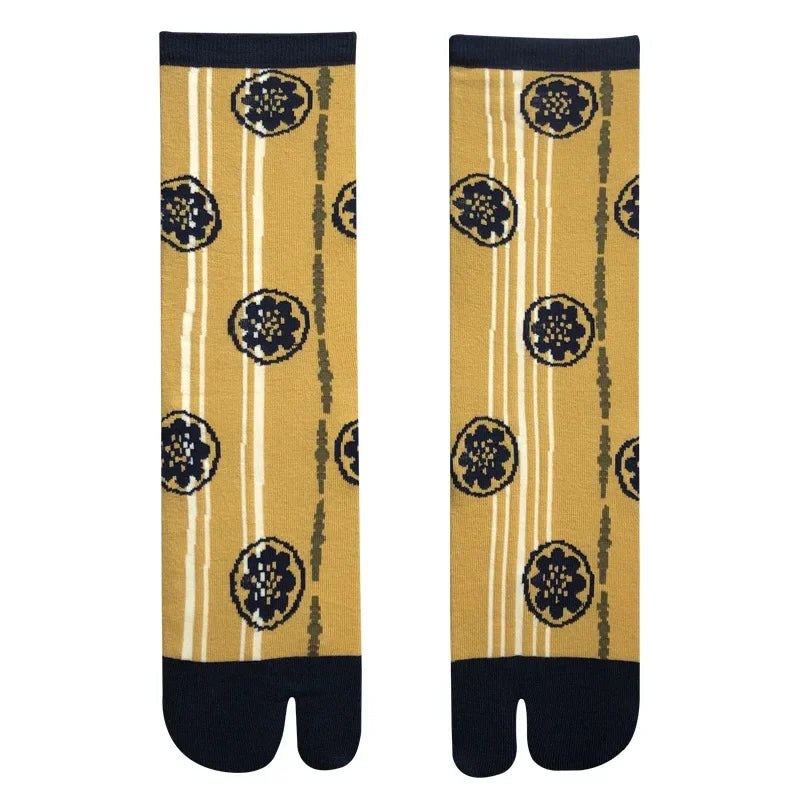 Japanese cotton mid-calf socks with two toes and cute patterns