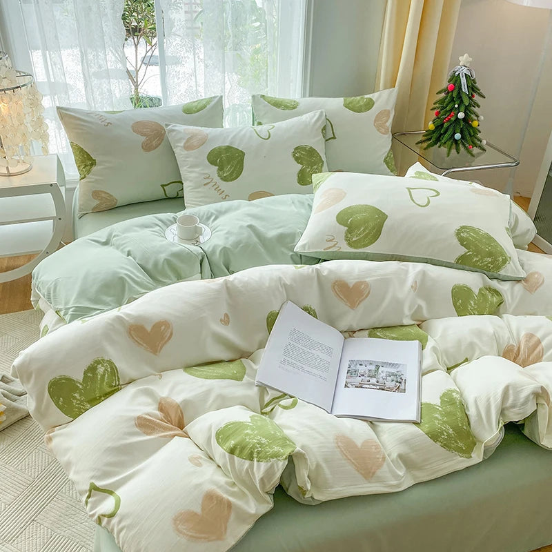 3-piece bedding set with floral and heart print