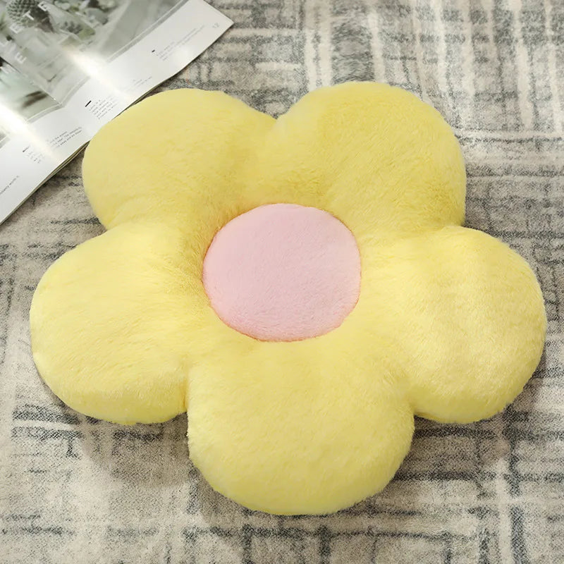 Flower-shaped plush decorative cushion