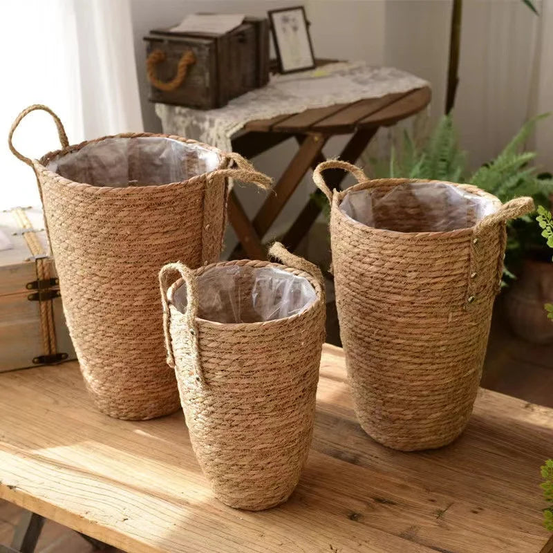 Natural woven wicker basket – decoration and storage