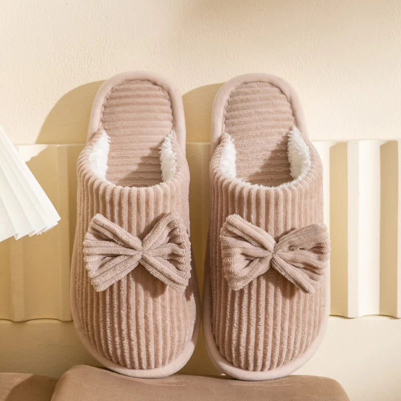 Lightweight and warm slippers with bow tie