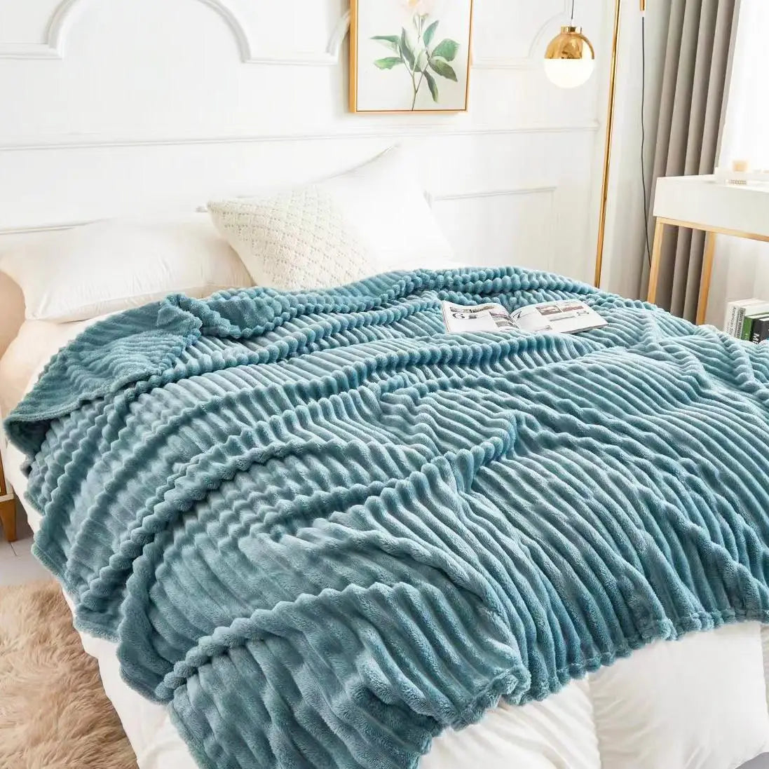 Double-sided imitation rabbit fur blanket