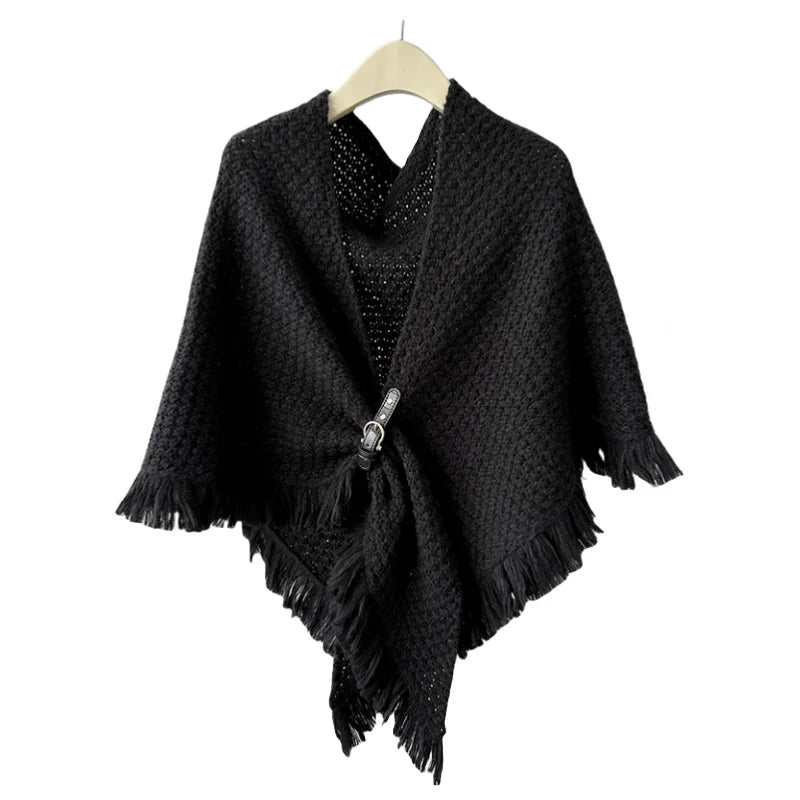 Warm triangle knitted cape, elegant and cocooning style