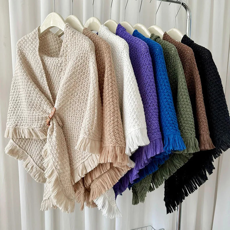 Warm triangle knitted cape, elegant and cocooning style