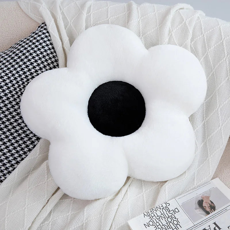 Flower-shaped plush decorative cushion