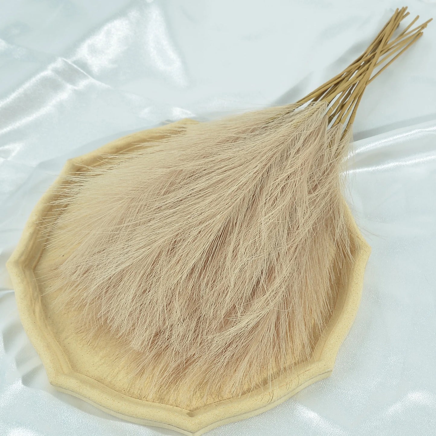 Artificial pampas grass
