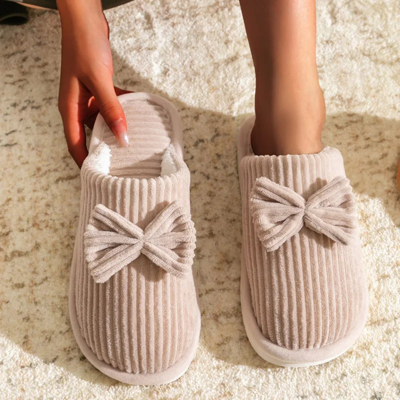 Lightweight and warm slippers with bow tie