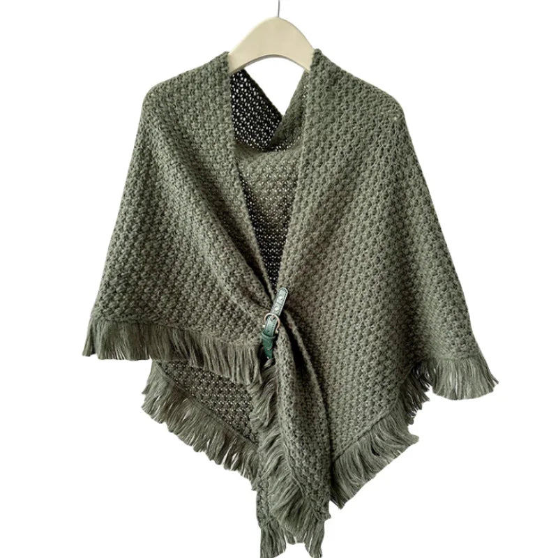 Warm triangle knitted cape, elegant and cocooning style