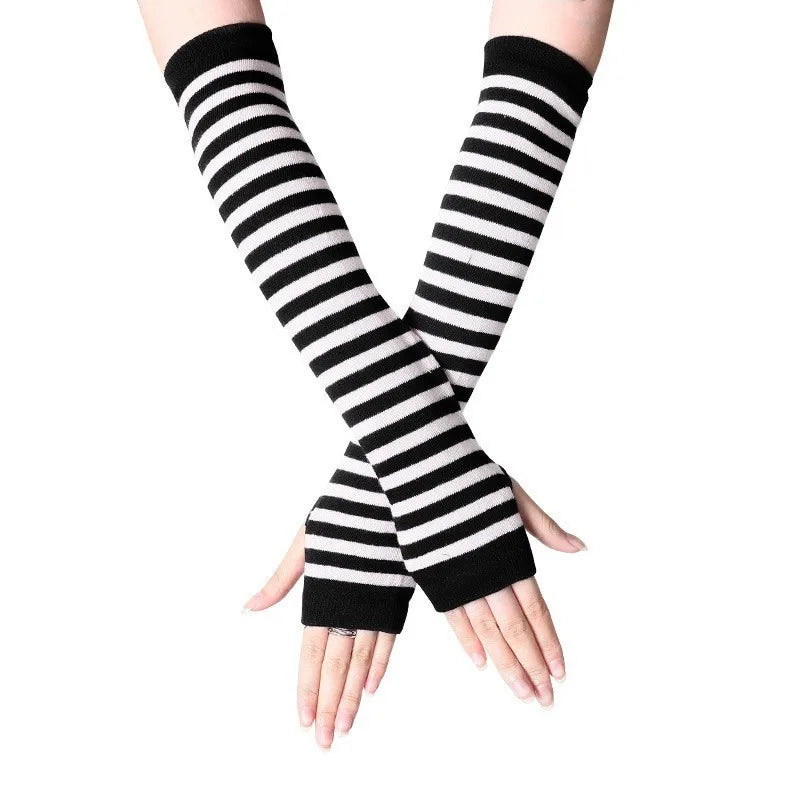 Long mittens in fine wool