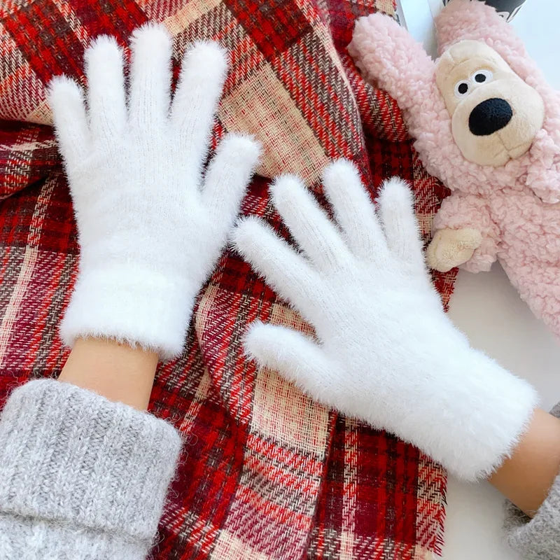 Winter gloves with velvet and warm lining