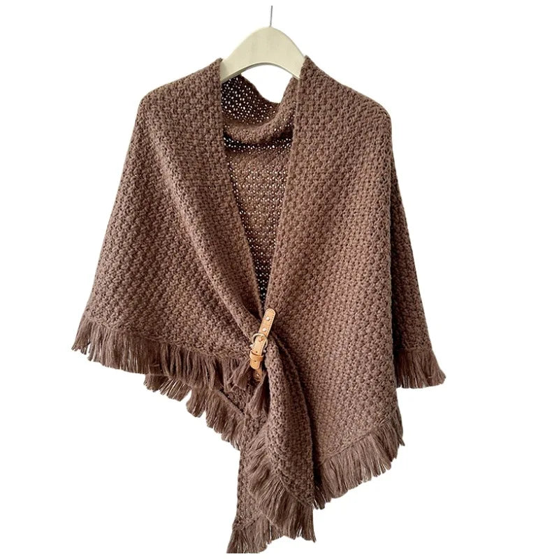 Warm triangle knitted cape, elegant and cocooning style