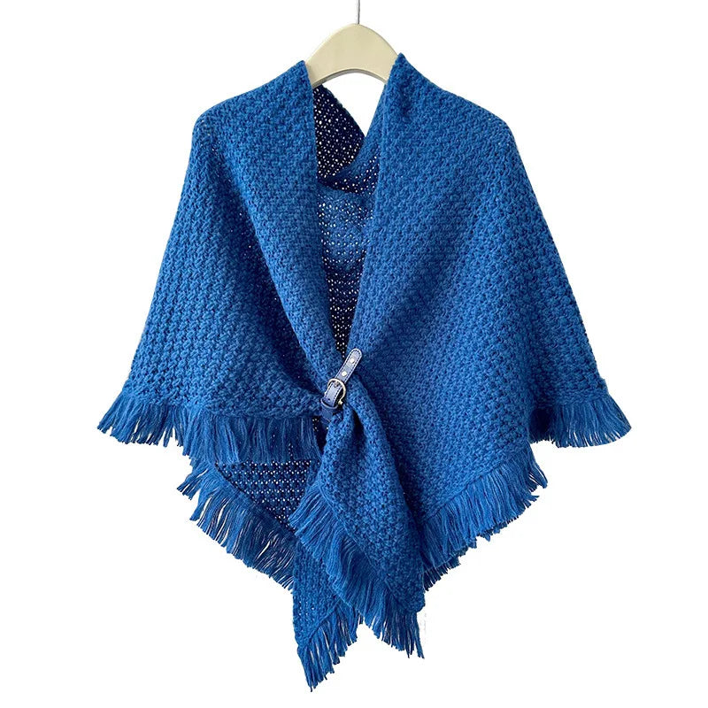 Warm triangle knitted cape, elegant and cocooning style