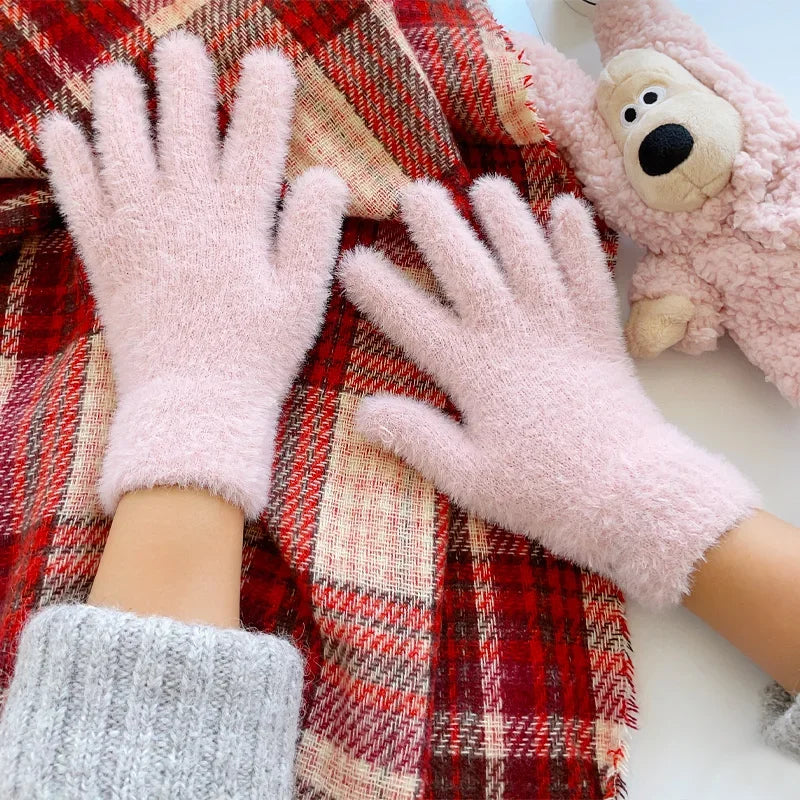 Winter gloves with velvet and warm lining