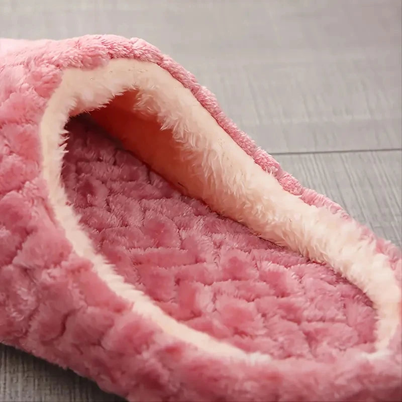 Lightweight and comfortable, non-slip slippers