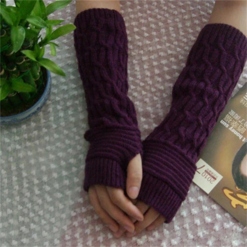 Long embroidered mittens in soft wool, warm and fingerless for winter