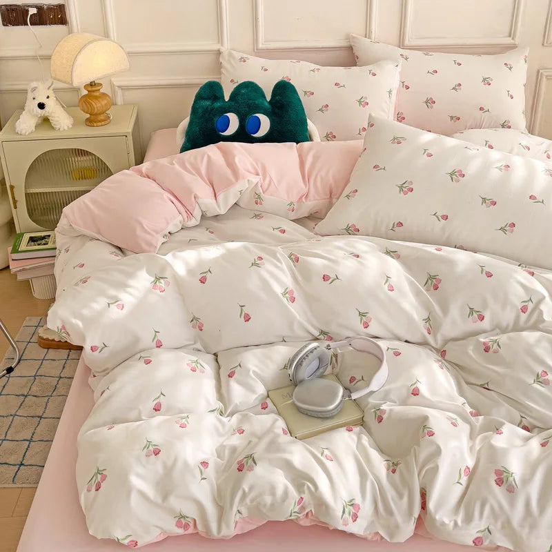 3-piece bedding set with floral and heart print