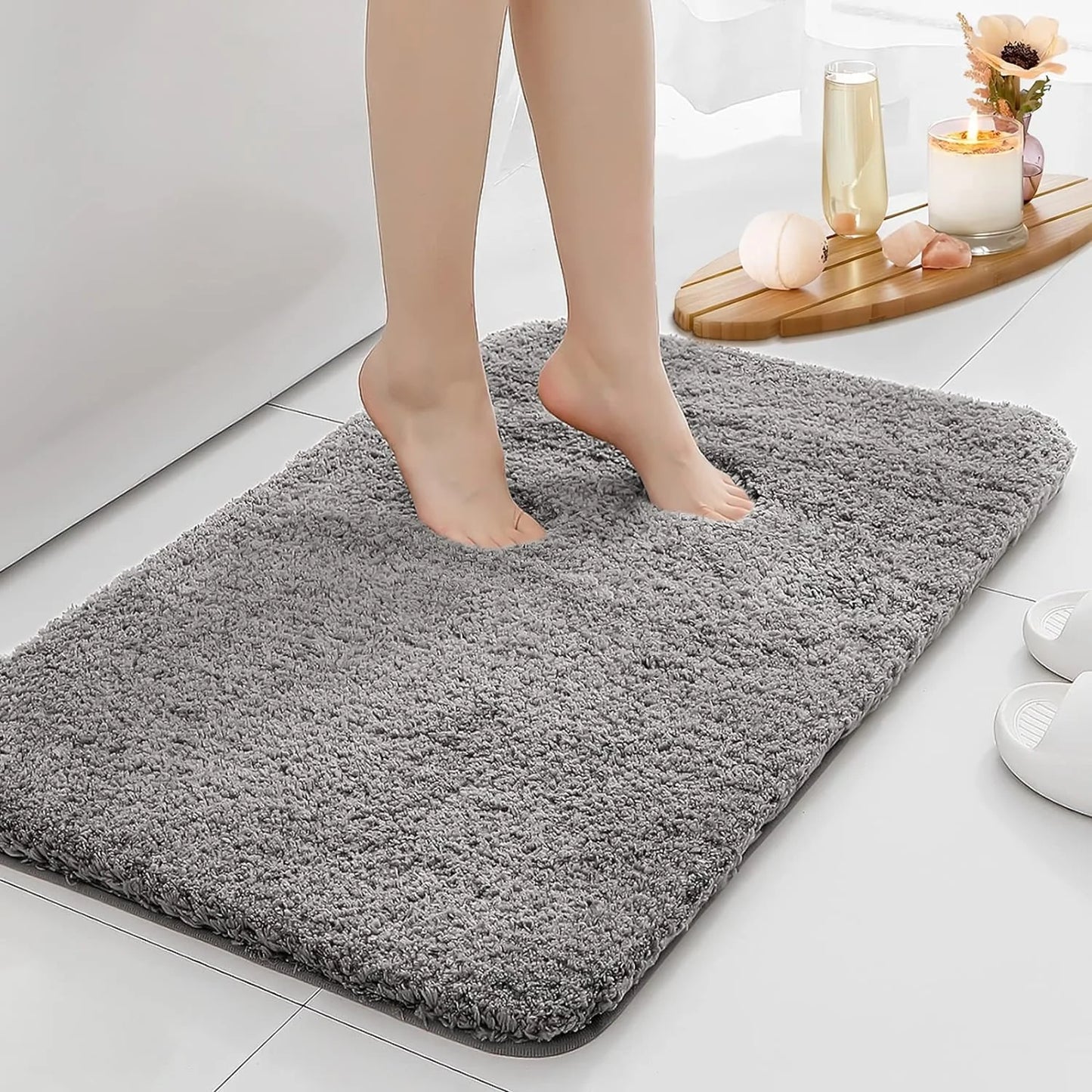 Absorbent and non-slip bath mat