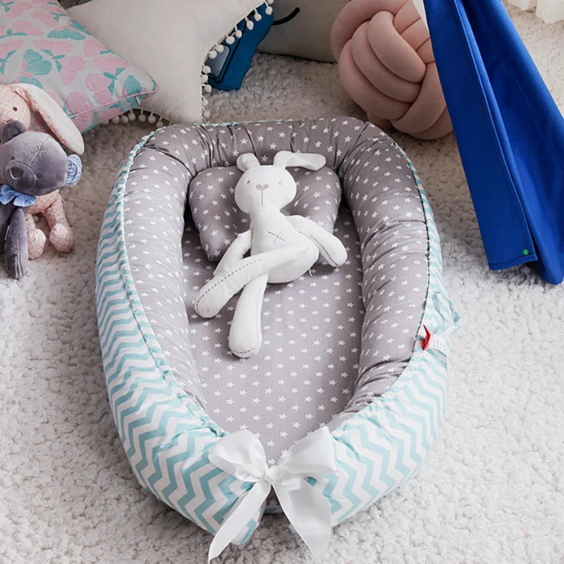 Nid bébé douillet avec oreiller – Berceau portable et sécurisant