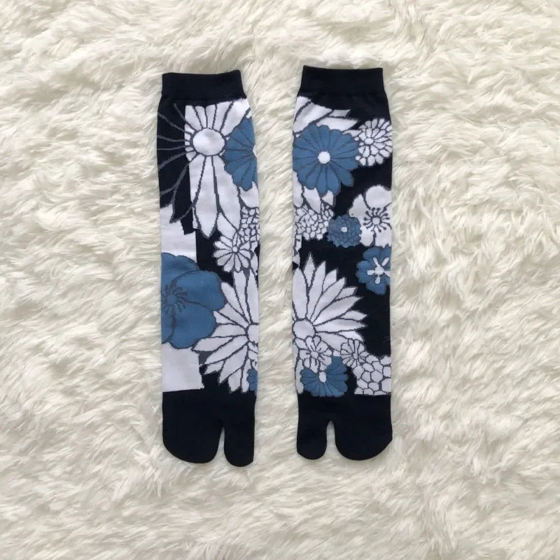 Japanese cotton mid-calf socks with two toes and cute patterns