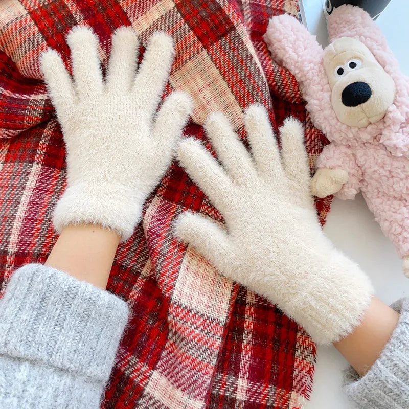 Winter gloves with velvet and warm lining