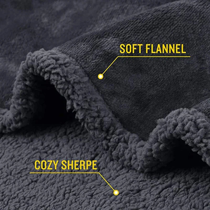 Waterproof and cozy blanket for couples