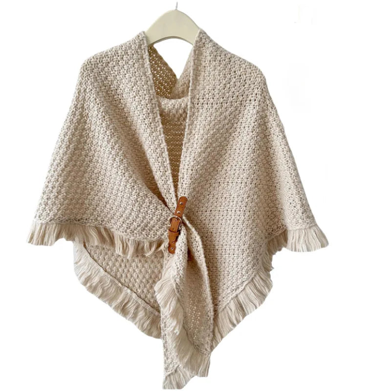 Warm triangle knitted cape, elegant and cocooning style