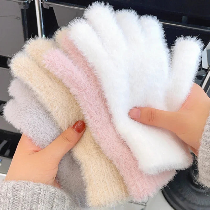 Winter gloves with velvet and warm lining