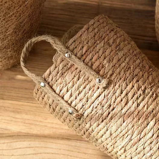 Natural woven wicker basket – decoration and storage
