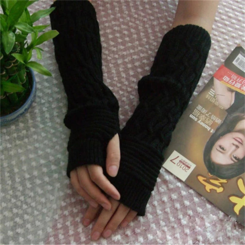 Long embroidered mittens in soft wool, warm and fingerless for winter
