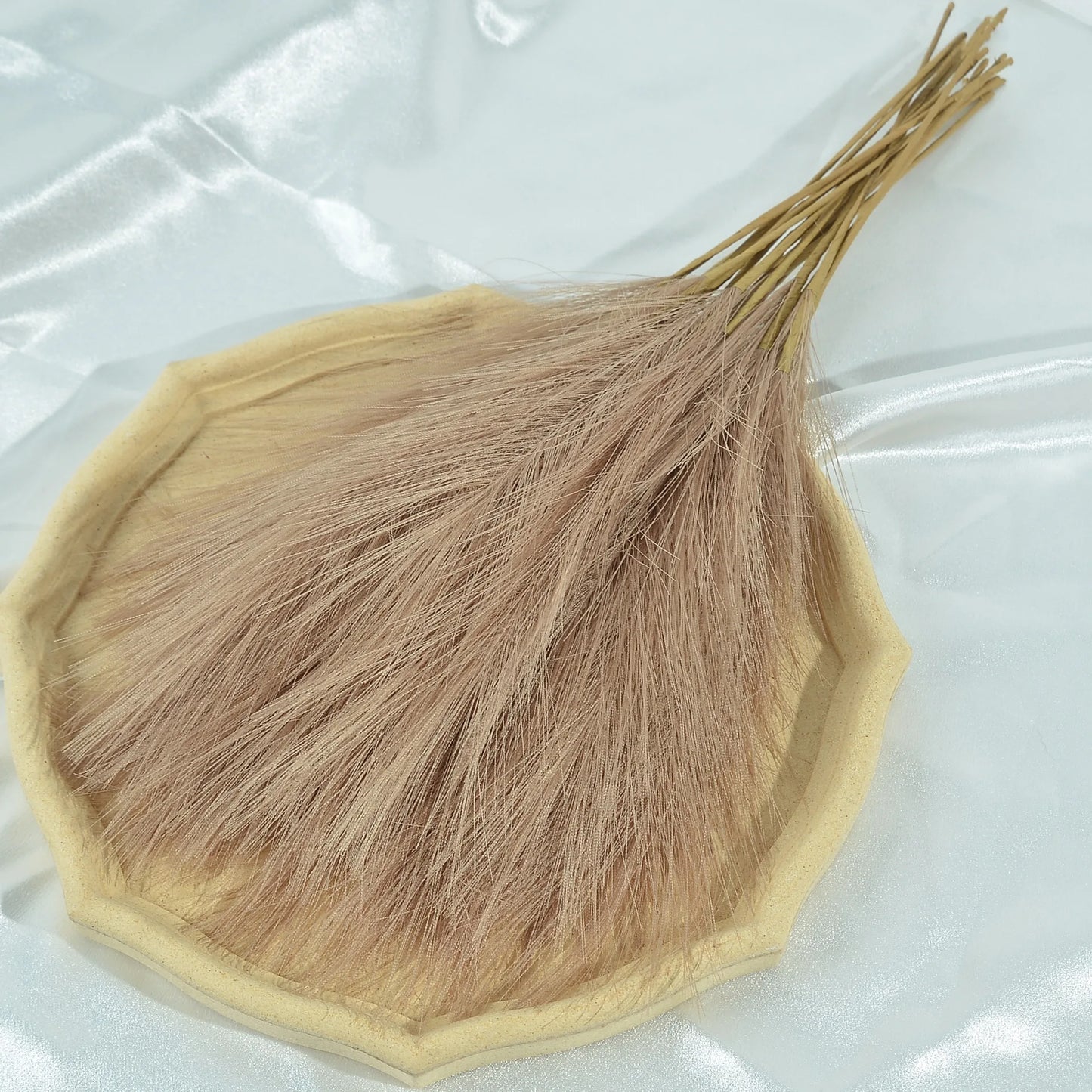 Artificial pampas grass